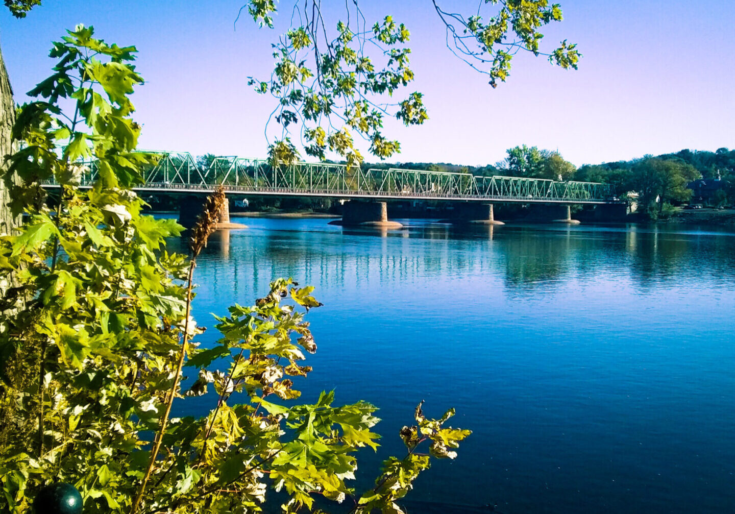 6 span steel truss bridge connecting Pennsylvania and New Jersey over Delaware River